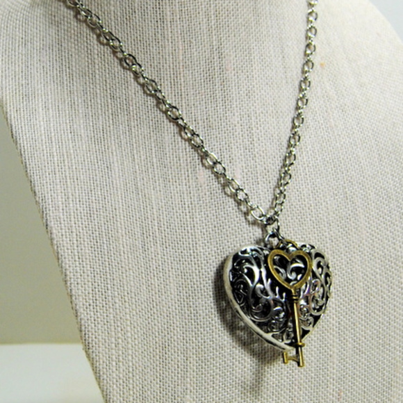 Necklace Silver Filigree Heart Bronze Key - Picture 2 of 6